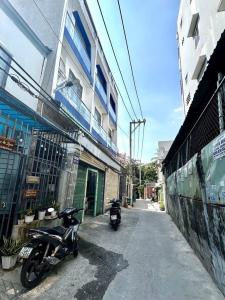 Gấp bán nhà đẹp hẻm thông ngay Linh Đông Thủ Đức chỉ 3,x tỷ.